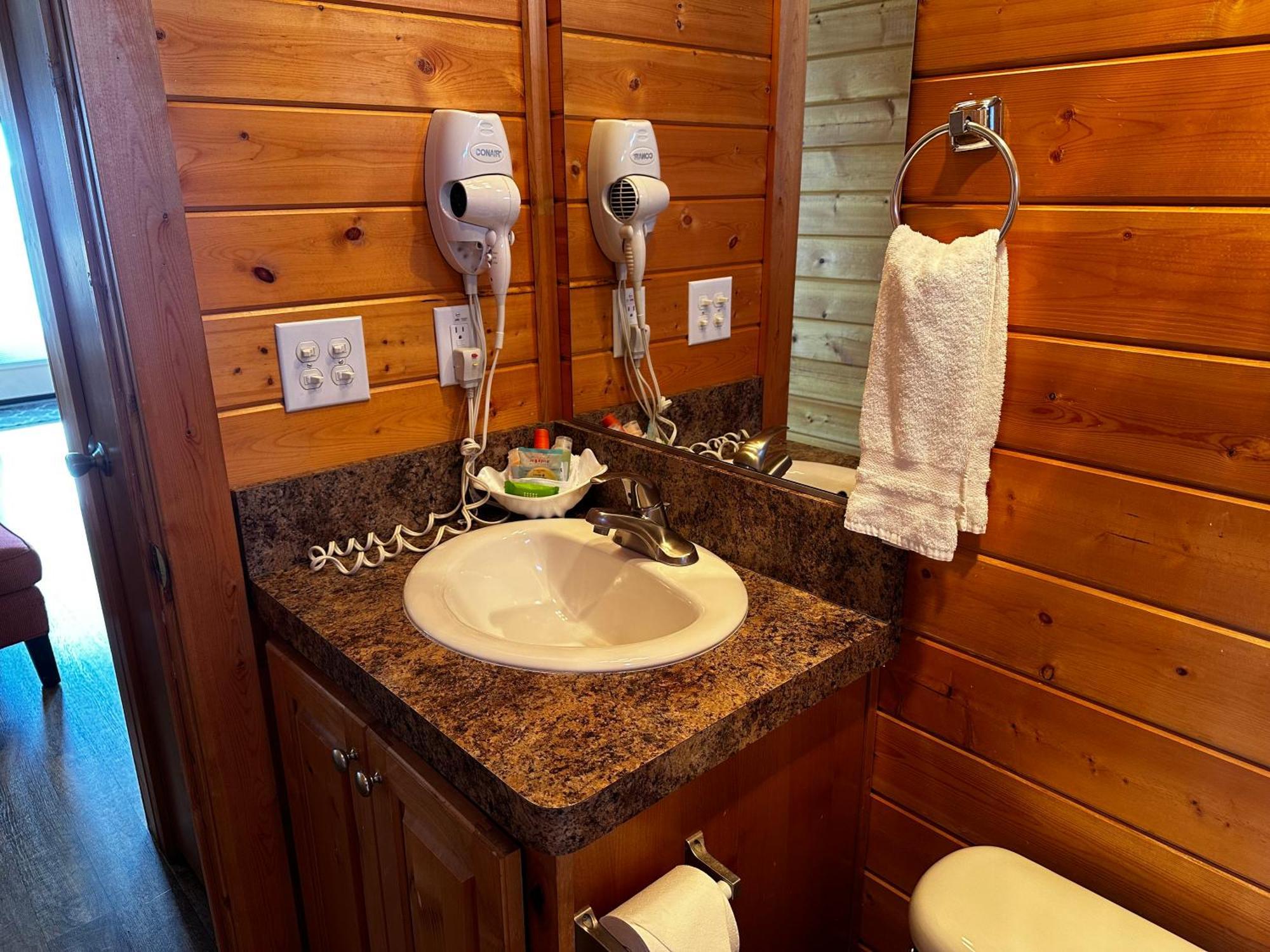 Westport Marina Cottages ภายนอก รูปภาพ